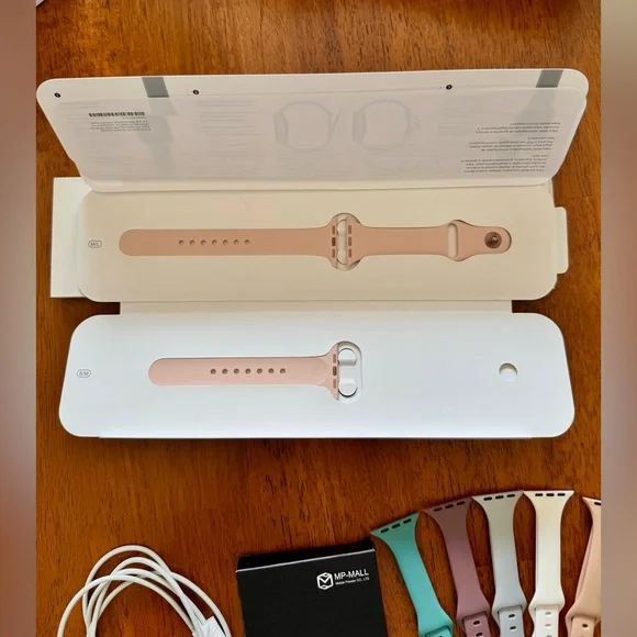 Gold Apple Watch Series 4, 40mm